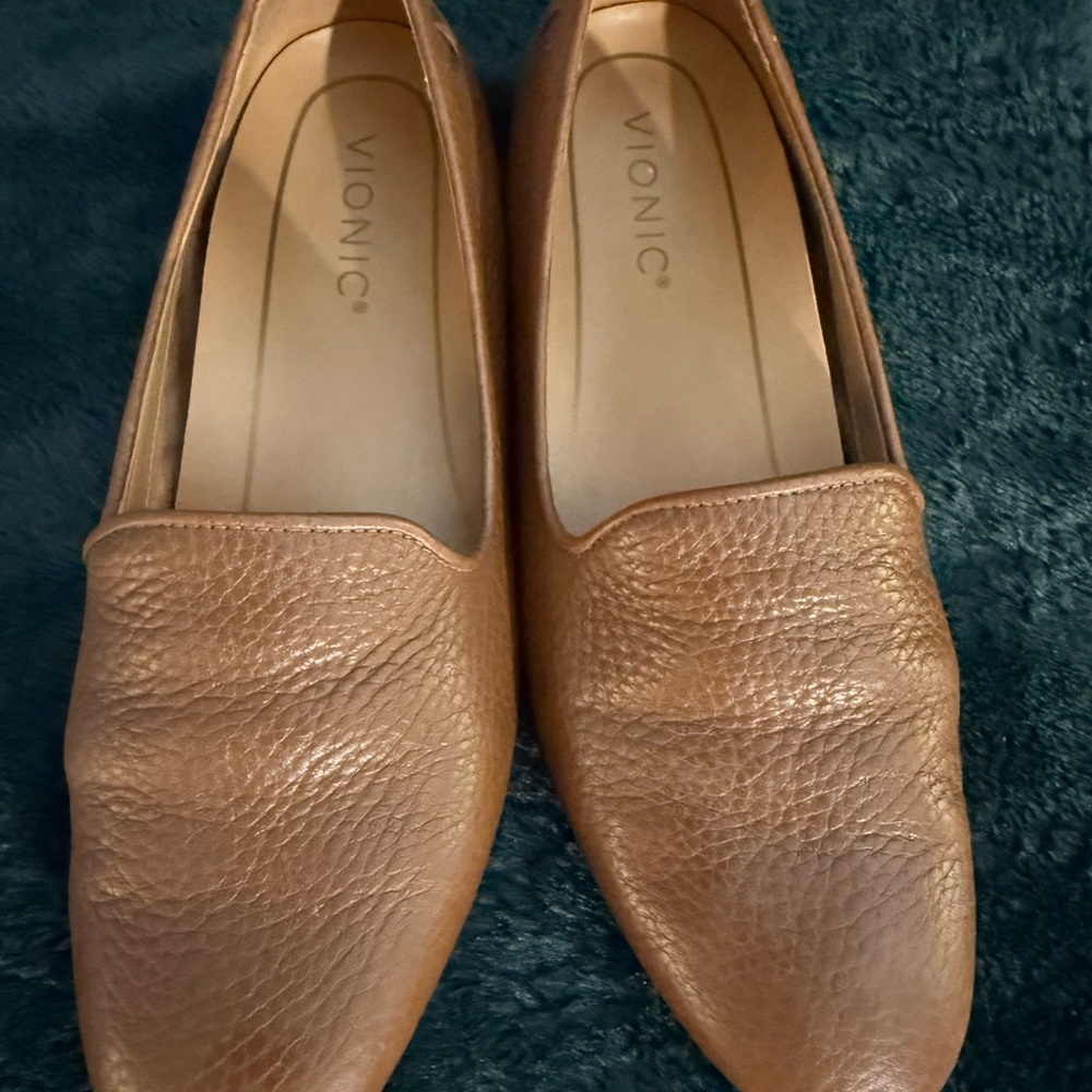 Vionic Women's Tan Leather Loafers
